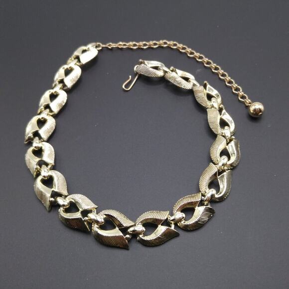 Vintage Gold Tone Necklace, Textured Links, Hook Clasp, 1950s, 16 Inch - Picture 7 of 10